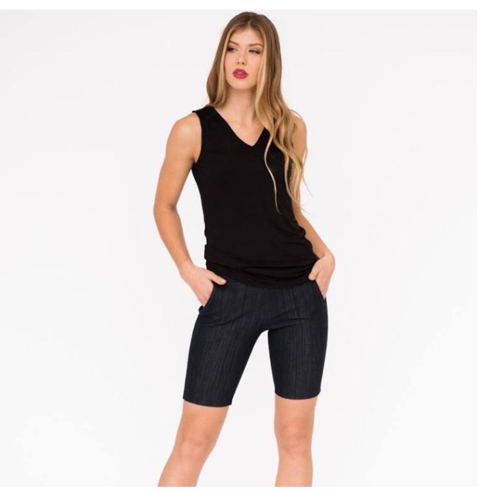 Fitted v-neck Tank